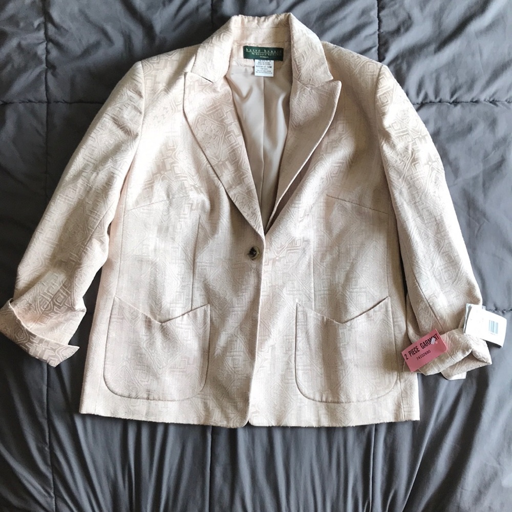 Harve Benard beige 2 piece skirt suit size 14W